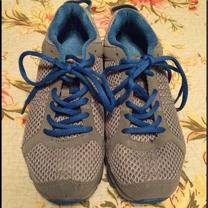 WomensOnCloudQUSwissEngineering RunningShoeSize6.5